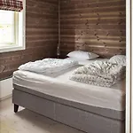 4 Bedroom Pet Friendly In *