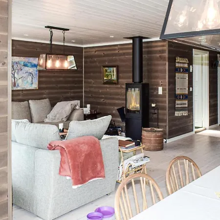 4 Bedroom Pet Friendly In *