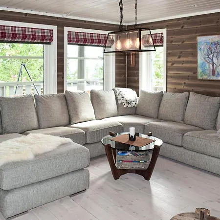 4 Bedroom Pet Friendly In *