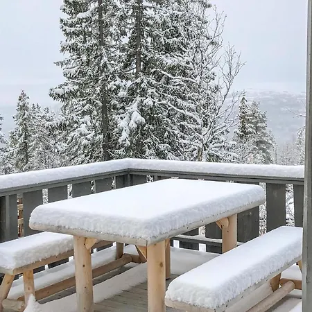 4 Bedroom Pet Friendly In