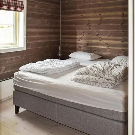 4 Bedroom Pet Friendly In *