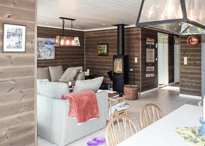 4 Bedroom Pet Friendly In *