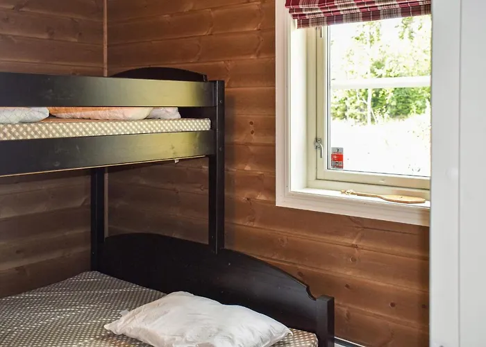 4 Bedroom Pet Friendly In *